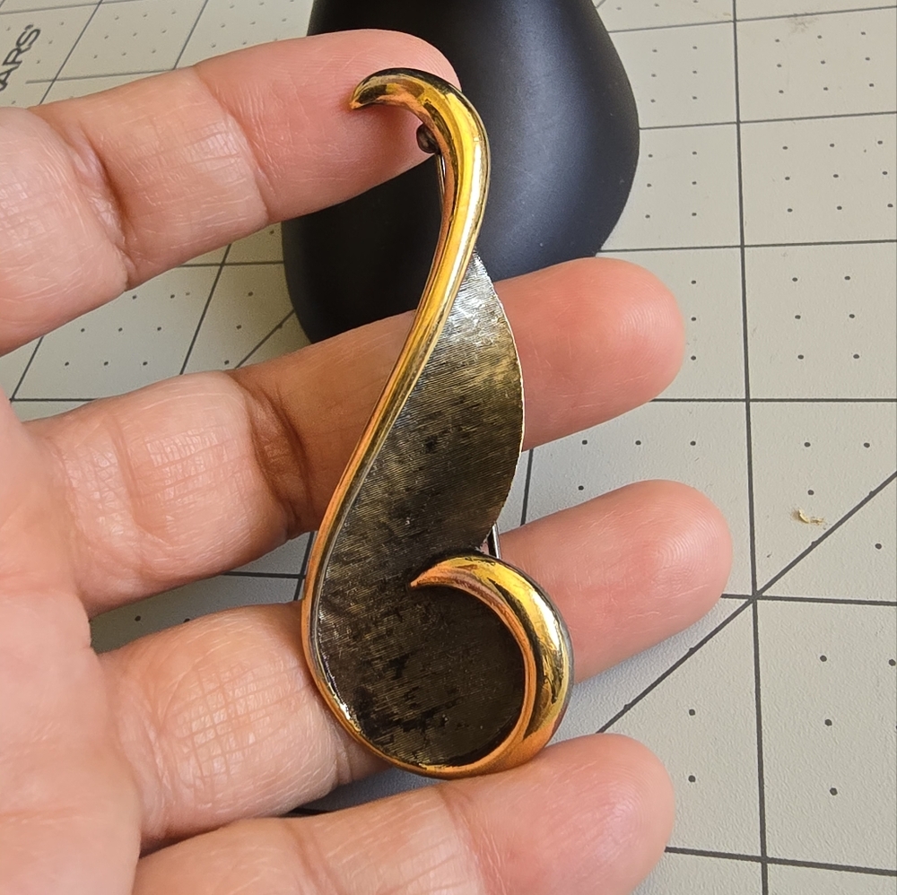 Elegant D'Orlan Gold and Black Brooch